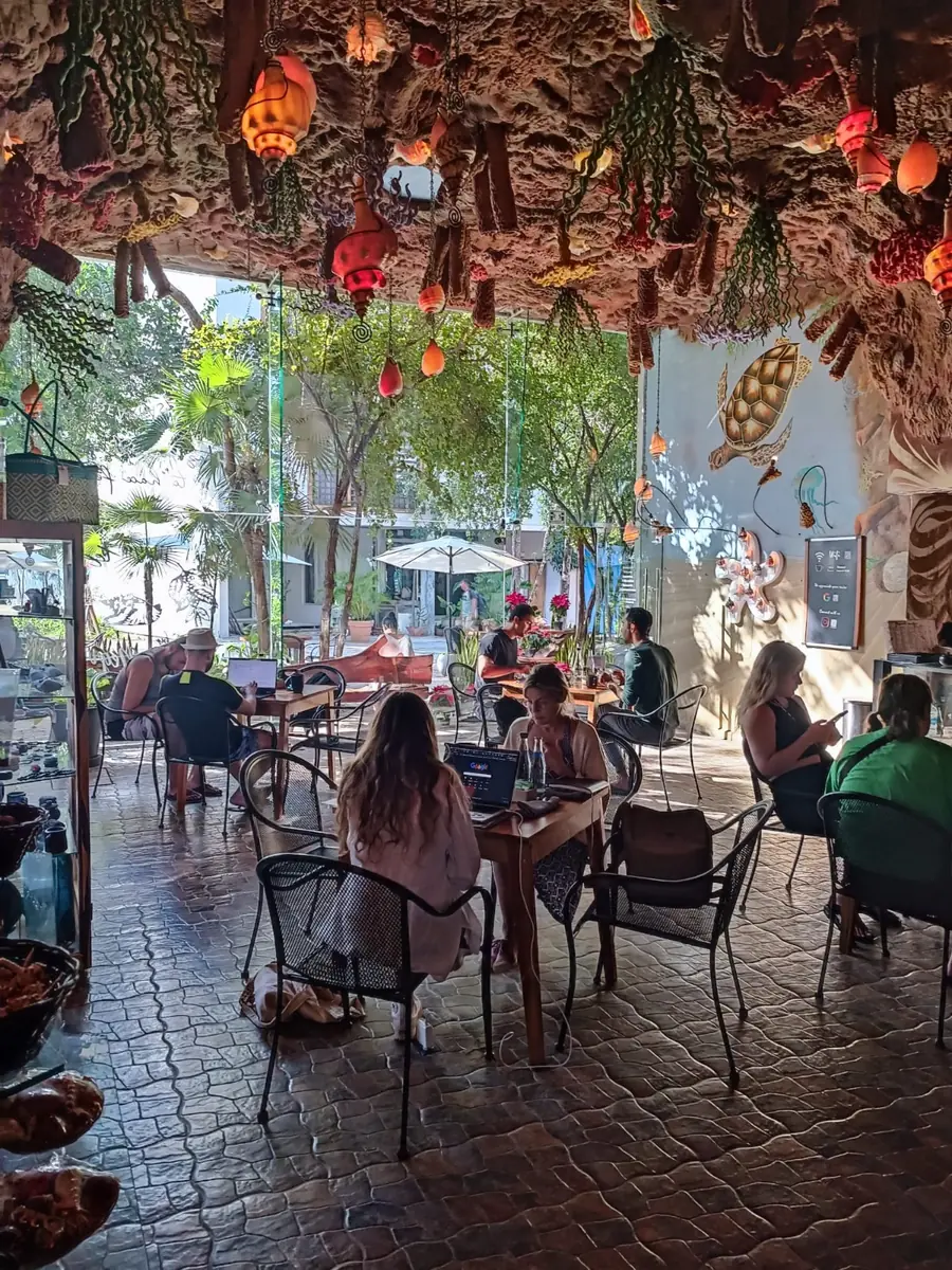 People working under the reef